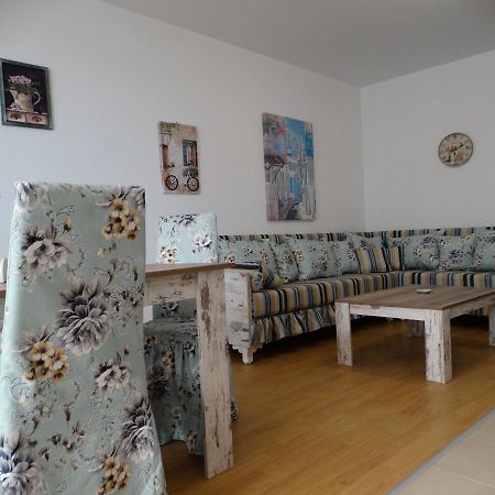 Lora Boutique Apartment Pomorie Ngoại thất bức ảnh