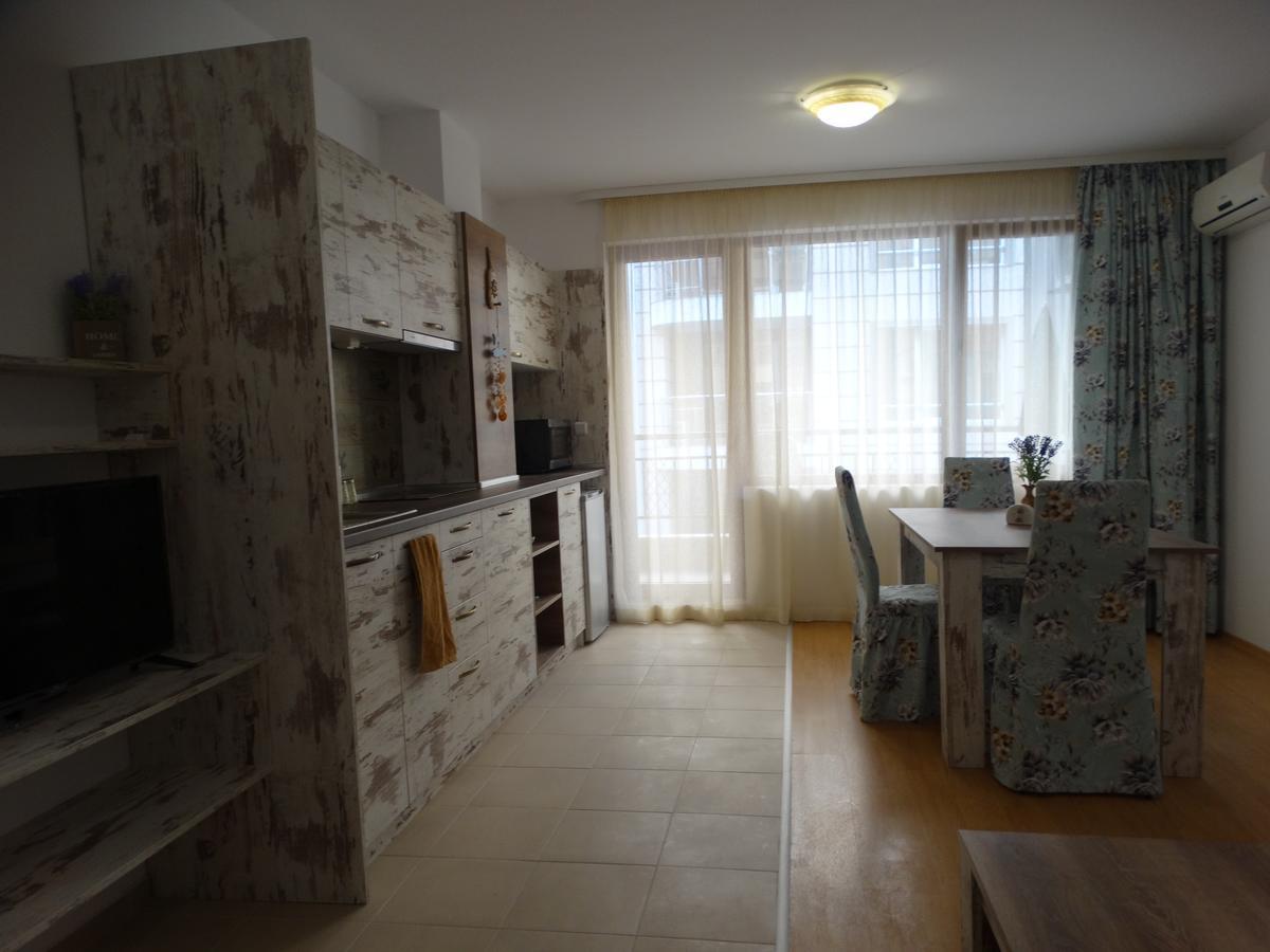 Lora Boutique Apartment Pomorie Ngoại thất bức ảnh