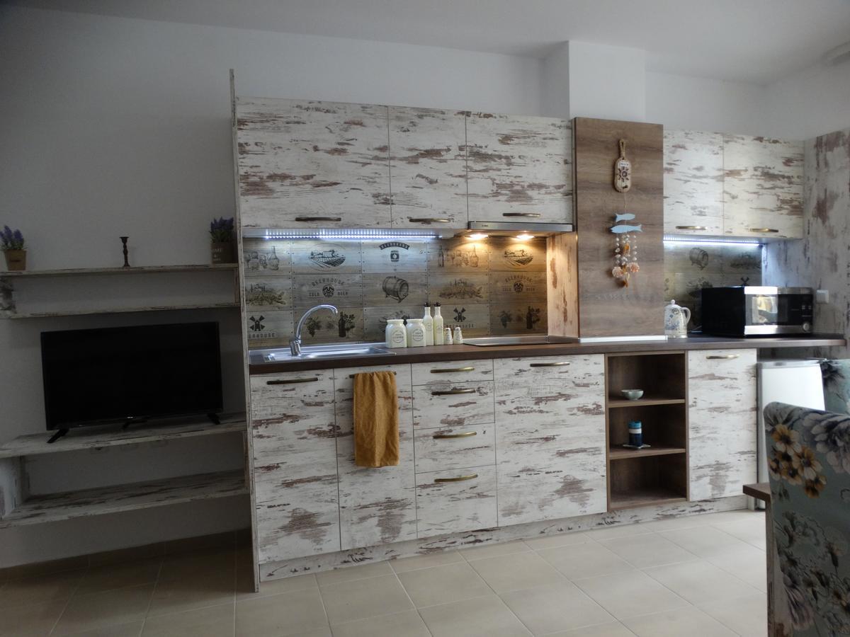 Lora Boutique Apartment Pomorie Ngoại thất bức ảnh